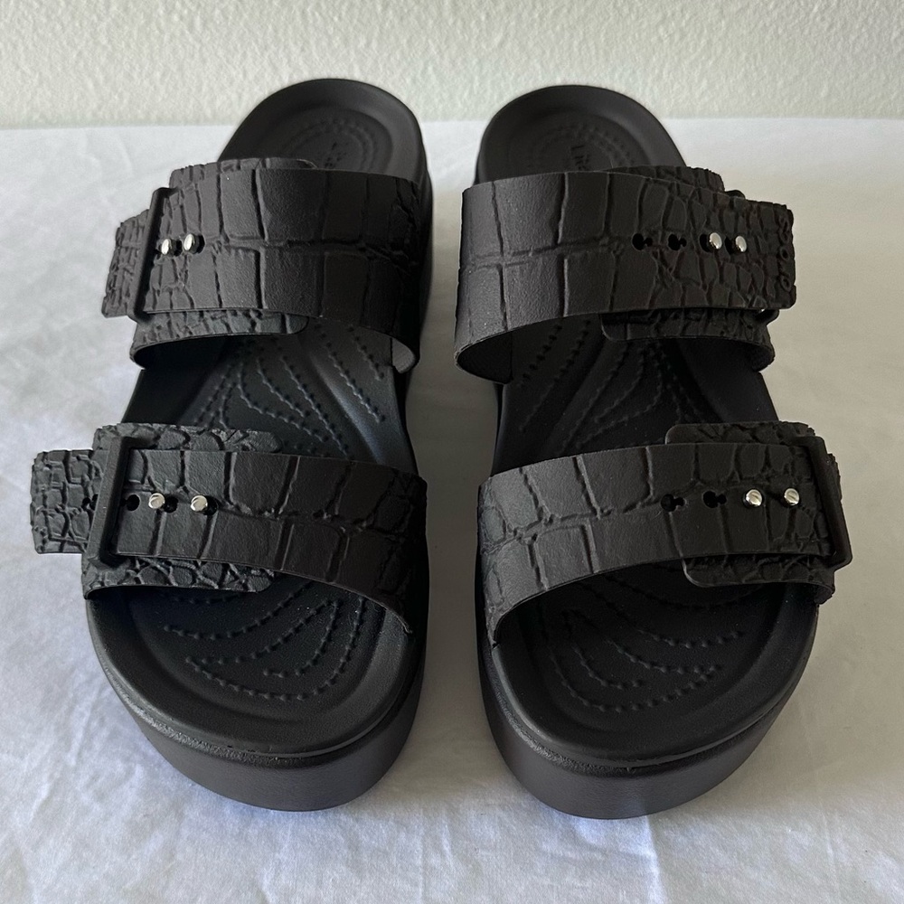 CROCS Brooklyn Buckle Low Wedge Platform Shoes Expresso